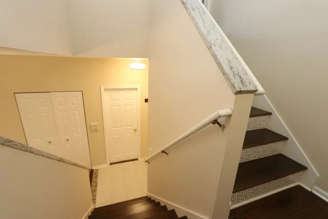 $3,000 | 3333 Stratford Court, Unit 3E, Lake Bluff, IL 60044