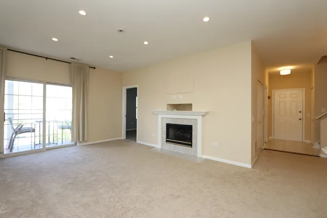 $3,000 | 3333 Stratford Court, Unit 3E, Lake Bluff, IL 60044