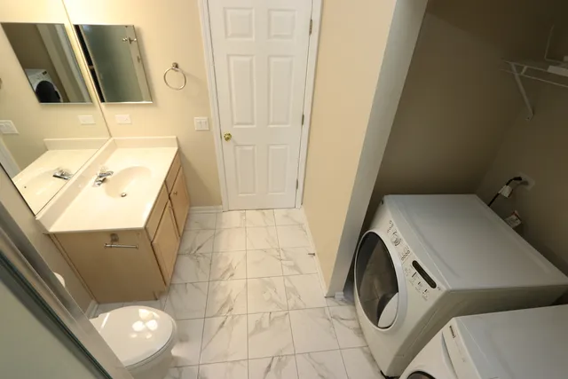 $3,000 | 3333 Stratford Court, Unit 3E, Lake Bluff, IL 60044