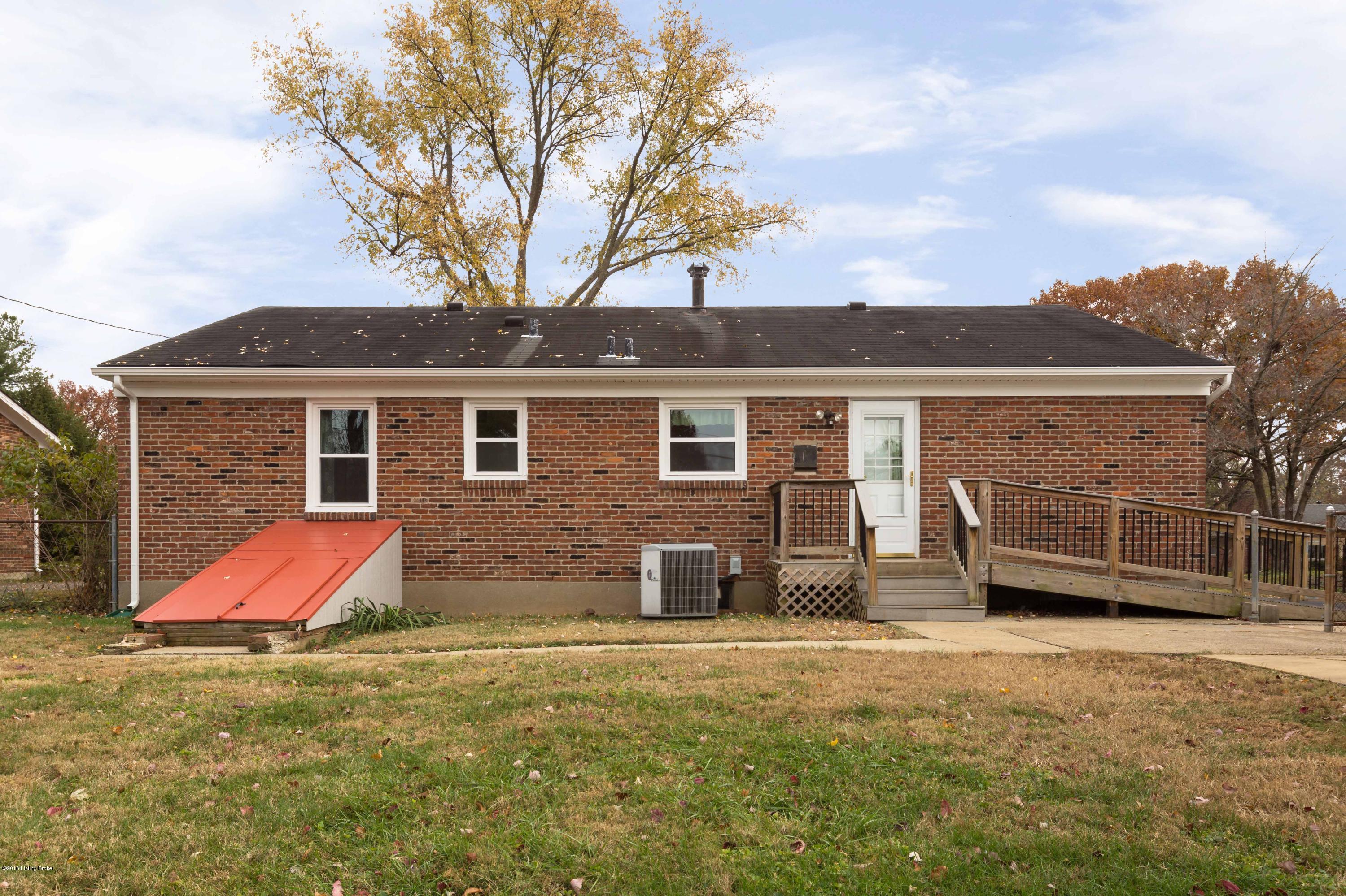 1919 Buttonwood Road Louisville, KY 40222 - Photo 27 of 37 Backyard is very large and level!