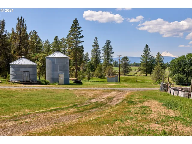 a view of a house with a big yard