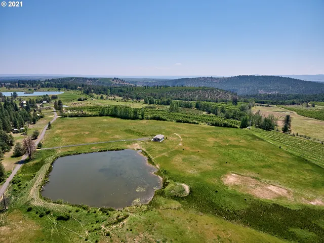 a view of a big room with an outdoor space and seating