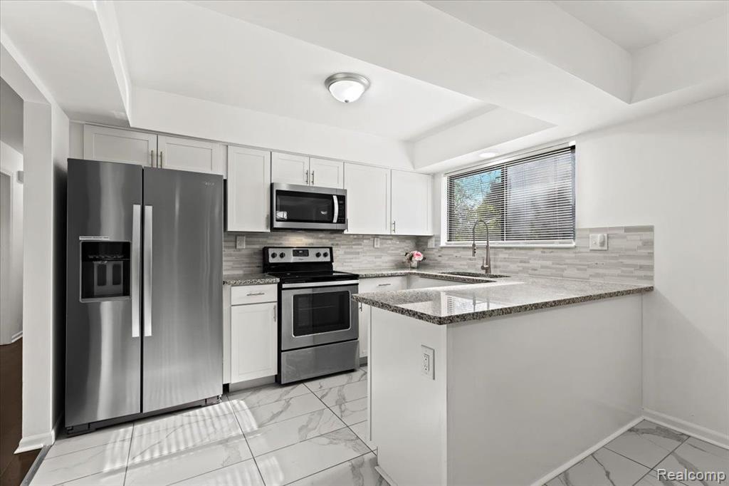 20937 Halsted Road Farmington Hills, MI 48167 - Photo 6 of 33