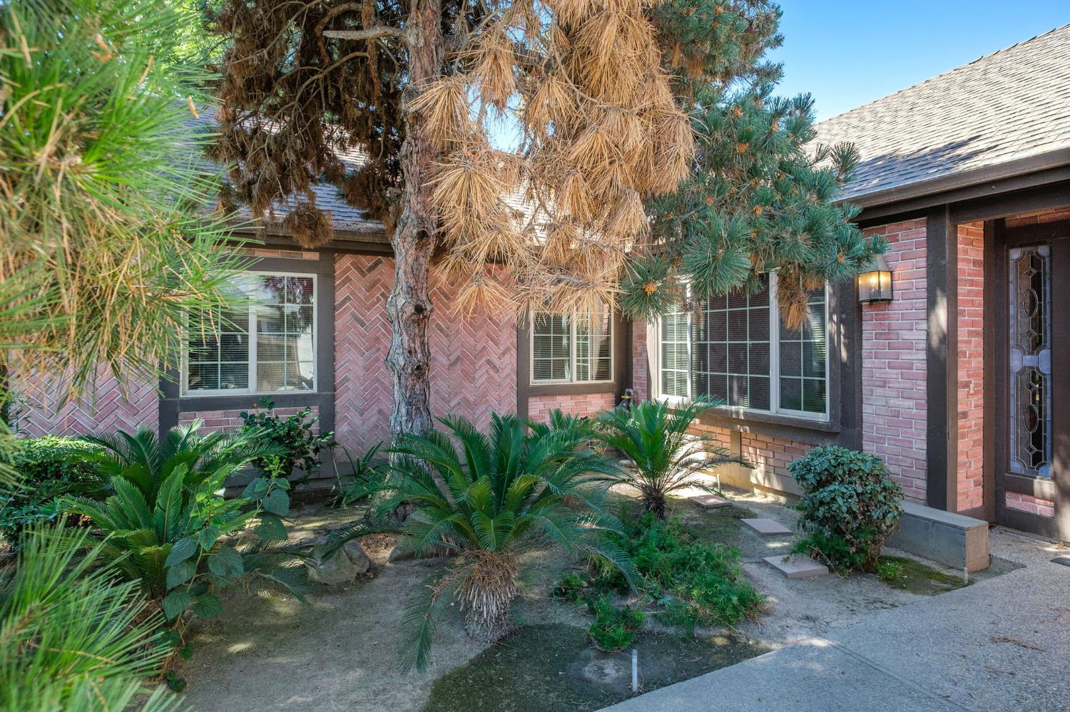 647 West Sycamore Court Reedley, CA 93654 - Photo 3 of 26