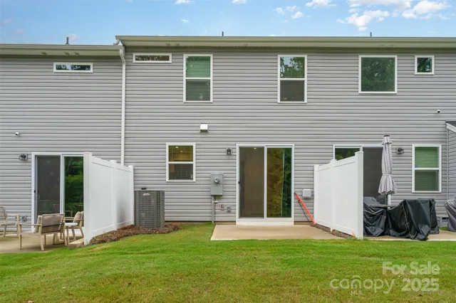 $350,000 | 14806 Tamarack Drive, Charlotte, NC 28278