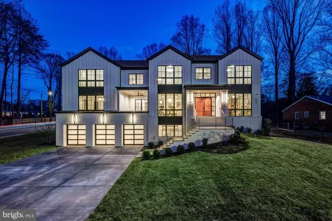 $4,200,000 | 627 Hine Street Southeast, Vienna, VA 22180