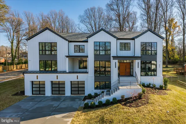 $4,200,000 | 627 Hine Street Southeast, Vienna, VA 22180