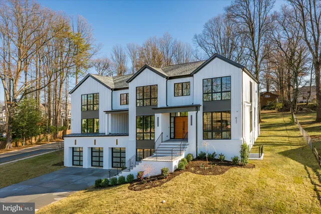 $4,200,000 | 627 Hine Street Southeast, Vienna, VA 22180