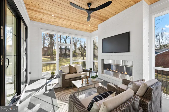 $4,200,000 | 627 Hine Street Southeast, Vienna, VA 22180