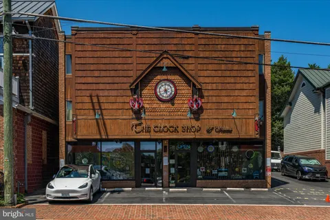 $4,200,000 | 627 Hine Street Southeast, Vienna, VA 22180