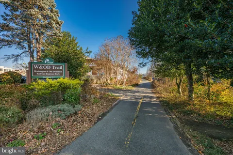 $4,200,000 | 627 Hine Street Southeast, Vienna, VA 22180