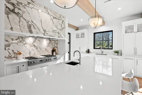 $4,200,000 | 627 Hine Street Southeast, Vienna, VA 22180