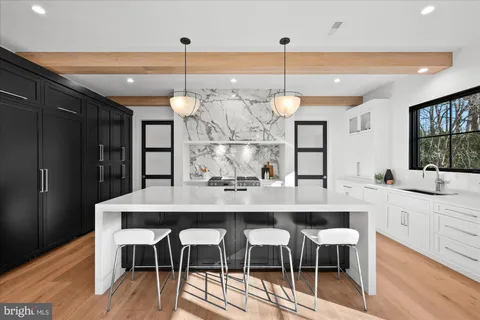 $4,200,000 | 627 Hine Street Southeast, Vienna, VA 22180