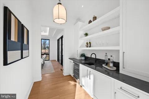 $4,200,000 | 627 Hine Street Southeast, Vienna, VA 22180