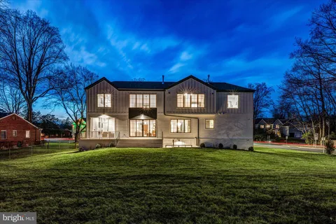 $4,200,000 | 627 Hine Street Southeast, Vienna, VA 22180