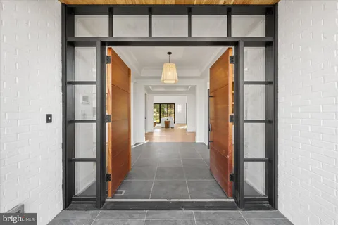 $4,200,000 | 627 Hine Street Southeast, Vienna, VA 22180