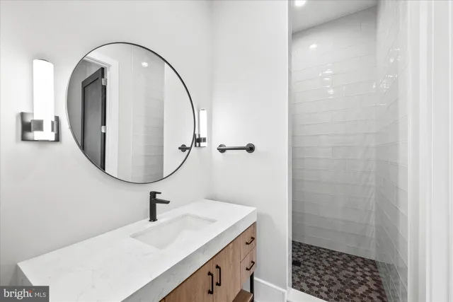 $4,200,000 | 627 Hine Street Southeast, Vienna, VA 22180