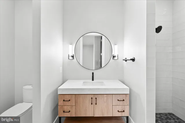 $4,200,000 | 627 Hine Street Southeast, Vienna, VA 22180