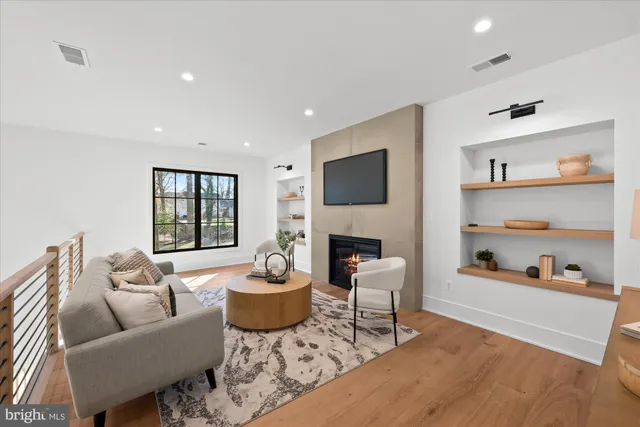 $4,200,000 | 627 Hine Street Southeast, Vienna, VA 22180