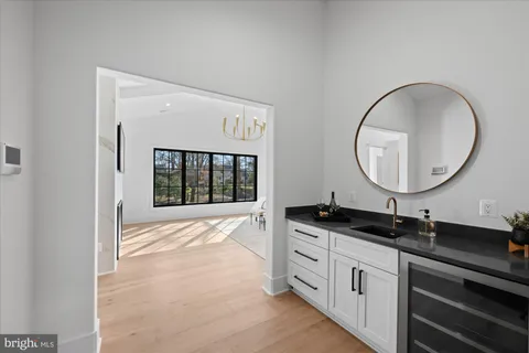 $4,200,000 | 627 Hine Street Southeast, Vienna, VA 22180