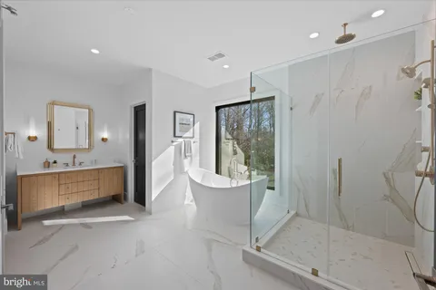 $4,200,000 | 627 Hine Street Southeast, Vienna, VA 22180