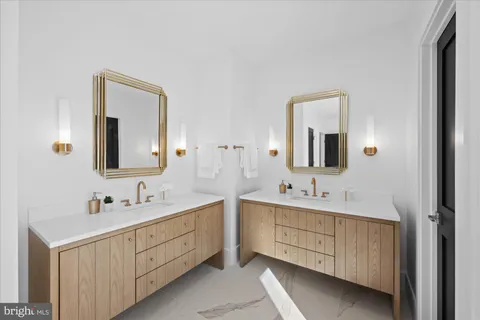 $4,200,000 | 627 Hine Street Southeast, Vienna, VA 22180