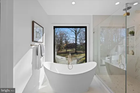 $4,200,000 | 627 Hine Street Southeast, Vienna, VA 22180