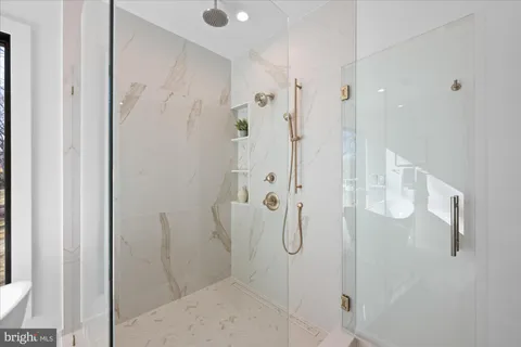 $4,200,000 | 627 Hine Street Southeast, Vienna, VA 22180