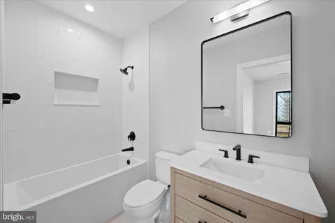 $4,200,000 | 627 Hine Street Southeast, Vienna, VA 22180