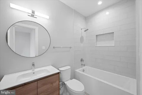 $4,200,000 | 627 Hine Street Southeast, Vienna, VA 22180