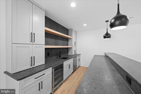 $4,200,000 | 627 Hine Street Southeast, Vienna, VA 22180