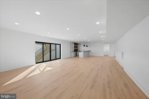 $4,200,000 | 627 Hine Street Southeast, Vienna, VA 22180