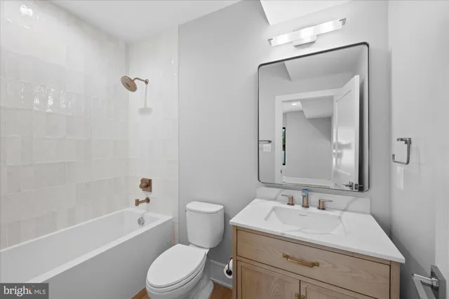 $4,200,000 | 627 Hine Street Southeast, Vienna, VA 22180