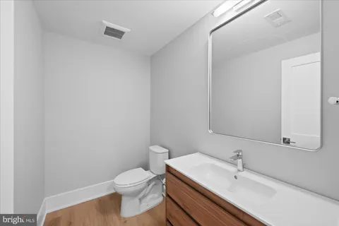 $4,200,000 | 627 Hine Street Southeast, Vienna, VA 22180