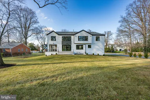 $4,200,000 | 627 Hine Street Southeast, Vienna, VA 22180