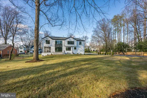 $4,200,000 | 627 Hine Street Southeast, Vienna, VA 22180