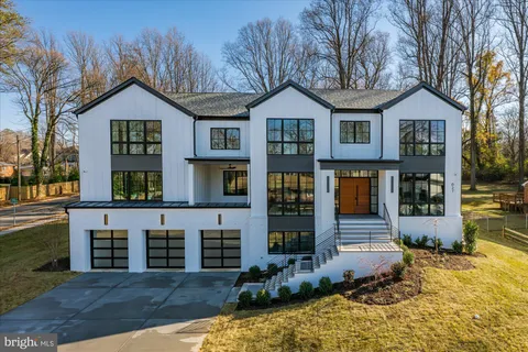 $4,200,000 | 627 Hine Street Southeast, Vienna, VA 22180