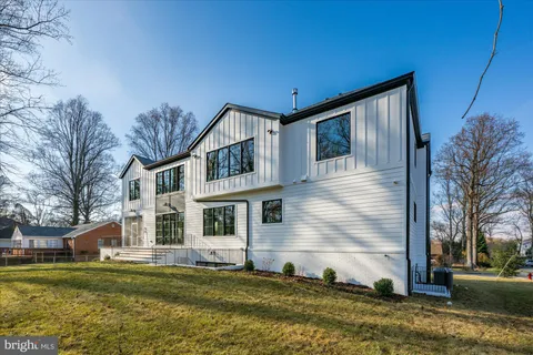 $4,200,000 | 627 Hine Street Southeast, Vienna, VA 22180