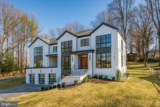 $4,200,000 | 627 Hine Street Southeast, Vienna, VA 22180