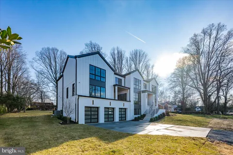 $4,200,000 | 627 Hine Street Southeast, Vienna, VA 22180