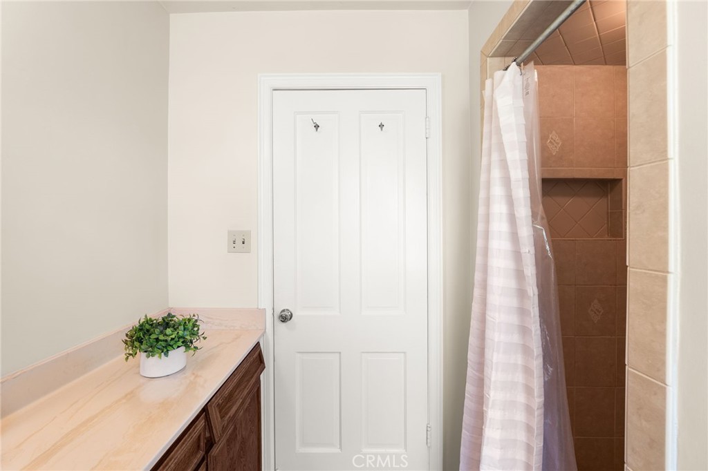 9570 Gallatin Road Downey, CA 90240 - Photo 33 of 59