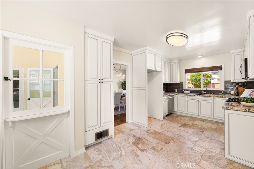 9570 Gallatin Road Downey, CA 90240 - Photo 8 of 59