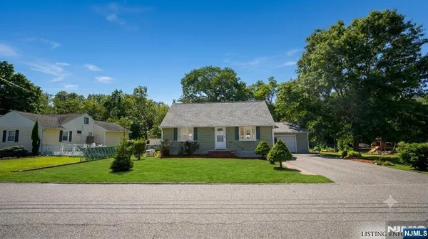 $3,900 | 31 Dupont Terrace, Wayne, NJ 07470
