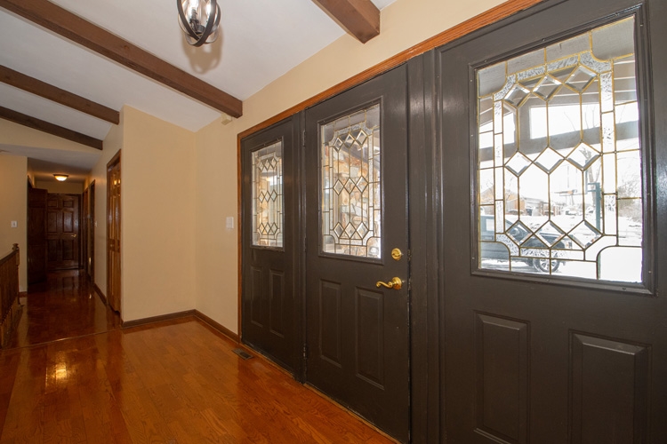 2215 Topsfield Road South Bend, IN 46614 - Photo 3 of 36 Gallery Image 3
