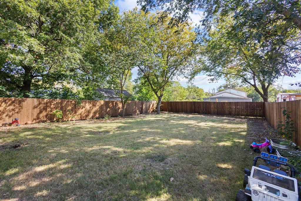 511 Maple Street Howe, TX 75459 - Photo 35 of 38 a backyard of a house with lots of green space