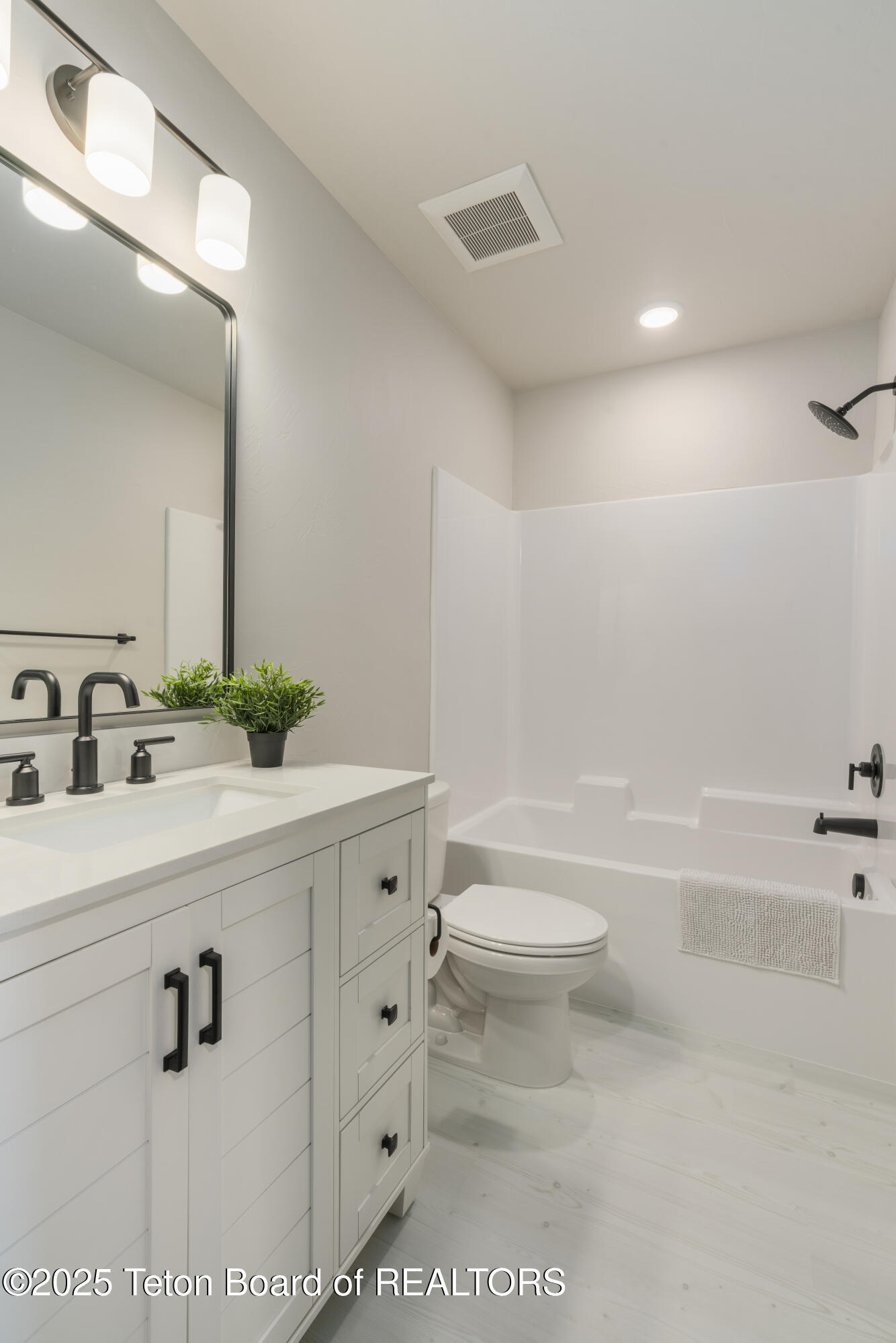 698 Stone Peak Loop Driggs, ID 83422 - Photo 15 of 26 Upstairs Hallway Bath