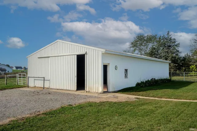 $325,000 | 4720 Highway 5, Shipshewana, IN 46565