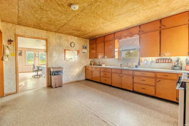 $325,000 | 4720 Highway 5, Shipshewana, IN 46565