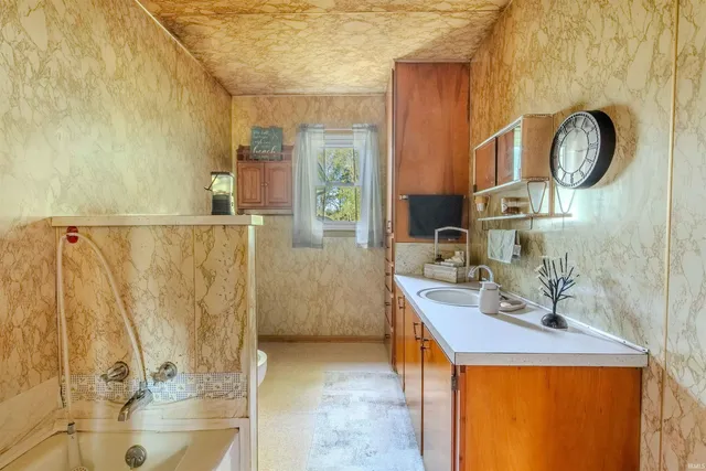 $325,000 | 4720 Highway 5, Shipshewana, IN 46565