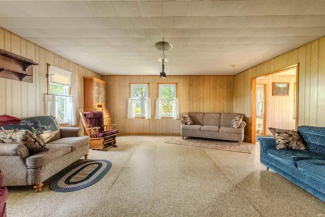 $325,000 | 4720 Highway 5, Shipshewana, IN 46565